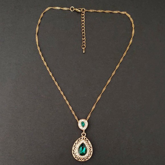 Ornate faux emerald and rhinestone gold pendant necklace - Picture 6 of 10